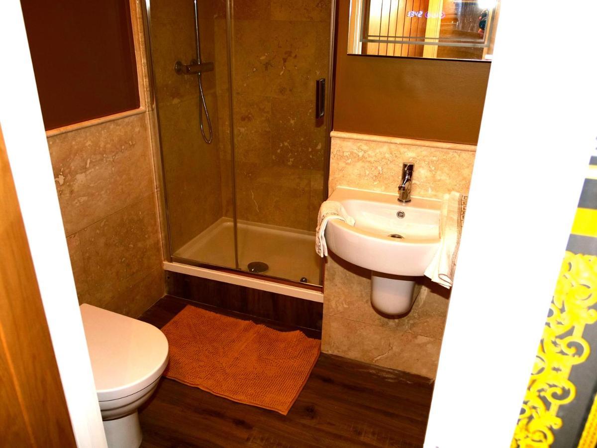 רוטרהאם Ultra Deluxe Versace Apartment Near Sheffield Full Sky Tv מראה חיצוני תמונה